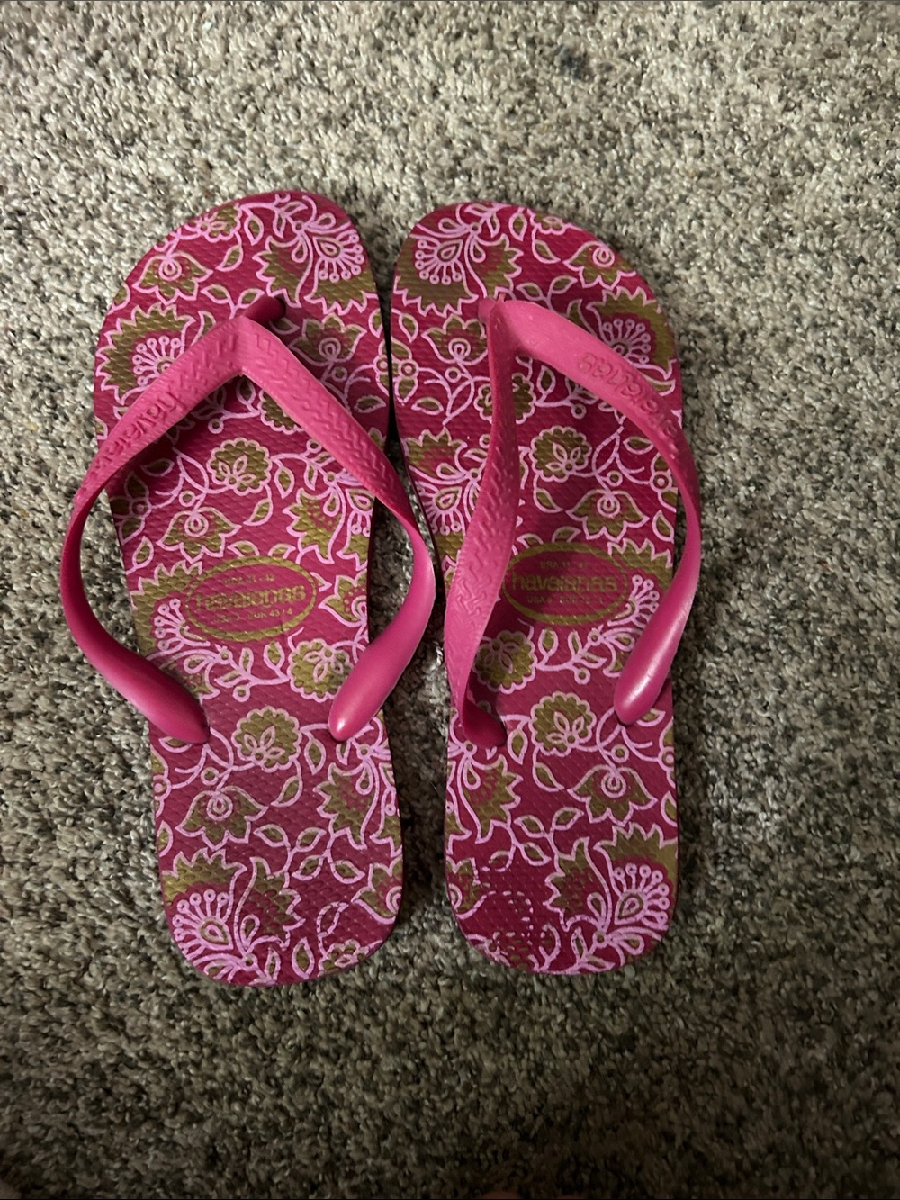 Havaianas Pink Floral Flip Flops with Olive Accents.  Women’s size 9